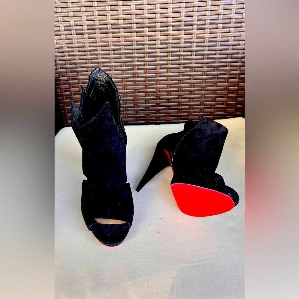 Christian Louboutin, size 8, very good condition. - Picture 1 of 3
